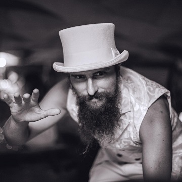Mago in Bianco Spettacolo di Magia e Vino a Milano